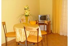 Apartments Deak Komarna Apartment 6 – žuti foto 2