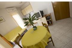 Apartments Dinko s grijanim bazenom Apartment 4 – A 2+2 foto 1