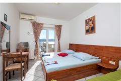 Family Rooms &amp; Apartments Omis Room 6 – 203/106 foto 1