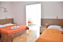 Apartments Stone  Tučepi  Apartment 3 – A3+1 -102 foto 1