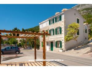 Apartments Zrinka