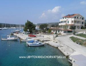 Apartments Lovro Pag