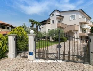 Apartments Aida 
