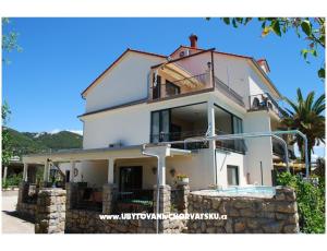 DeltaS Studios &amp; Apartments