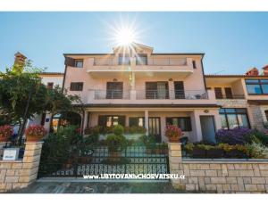Apartments Kamelia