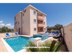 Apartments Villa Peky