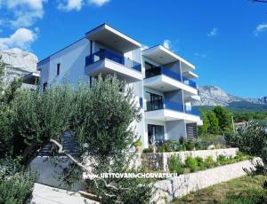 Apartments IKO - Tučepi