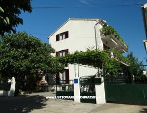 Apartments Milka-Jure Srima-Vodice