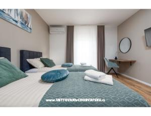 Apartment Luxe Holiday Home