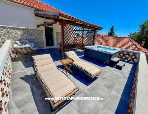 Apartments Karuzz