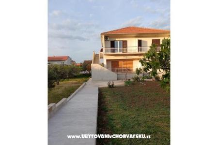 Apartment PAVLA Betina Croatia