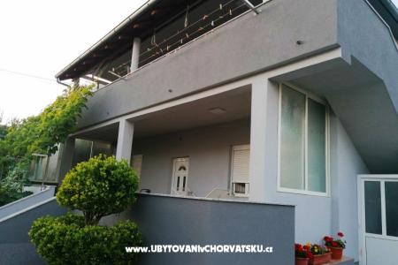 Apartments Karin photo 3