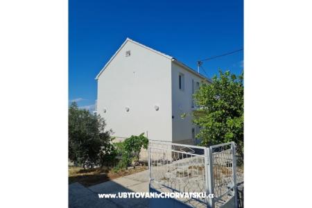 Garden House Sutivan photo 3