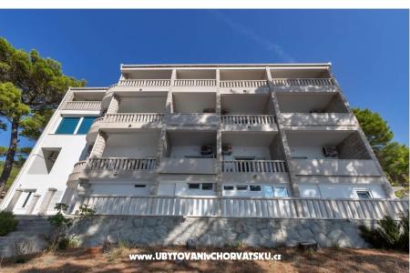 Pine Canopy Studios and Apartments Brela Croatia