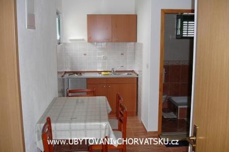 Apartments Andrea Drvenik photo 4