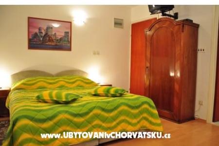 Apartments & room Giron photo 2