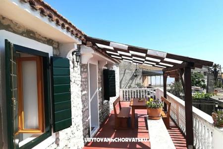 Dalmatinska kamena kuća photo 3