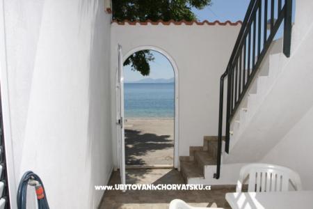 Apartment ETTA (house on the beach) photo 2