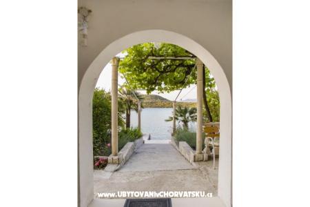 Apartments Ruža Drace & Trstenik Croatia