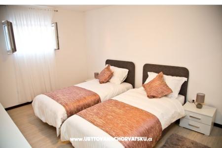 Apartment Marinko, Kaštel Gomilica photo 3