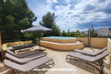 Villa Dalmacroa – Kastela Croatia