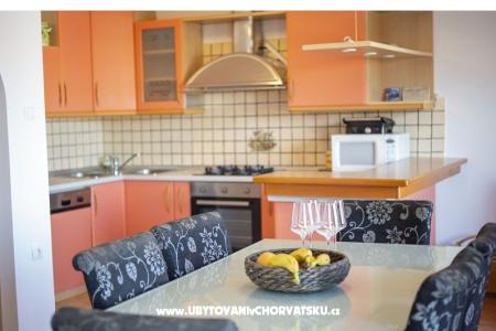 Apartments Luny Makarska photo 4