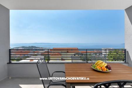 Hot Tub Luxury Apartments + beach p photo 3