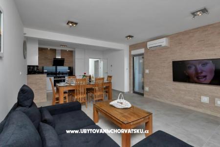 Hot Tub Luxury Apartments + beach p photo 5
