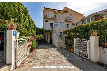 Rosalia Apartments Makarska Croatia