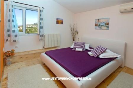 De Lux Apartments-SWIMMING POOL photo 2