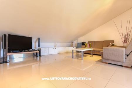 Comtemporary Apartment photo 3