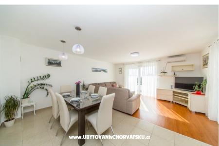 Apartments  LUNI photo 3