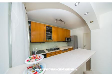 Apartments  LUNI photo 5