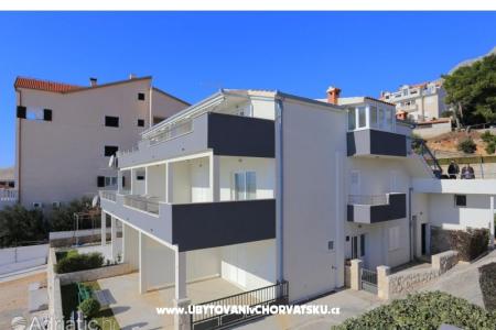 Apartments Dora Omis Croatia