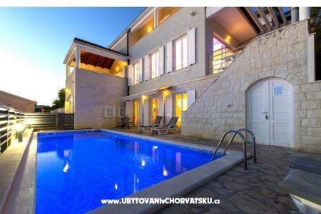 Apartments Ivan i Ian  Omis Croatia