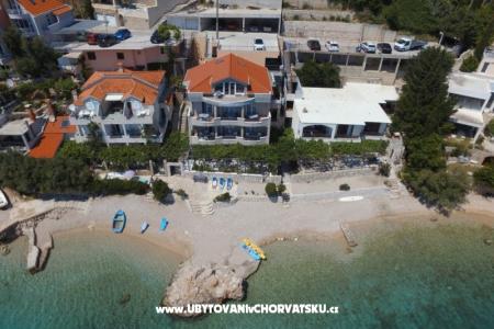 Apartments Mario Omis Croatia