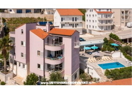 Apartments Peric Omis Croatia