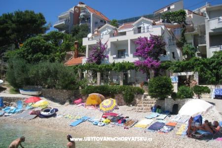 Bougainvillea beach house apartmani Omis Croatia