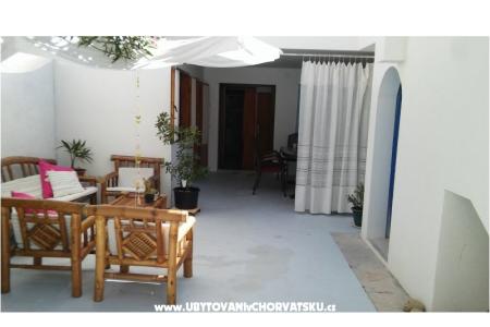 Renovated old house near sea in Pag photo 3