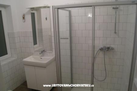 Stonehouse Dana photo 5