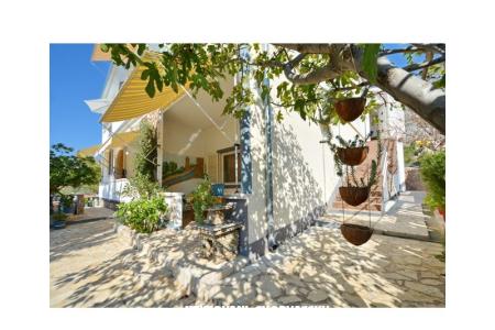 Aurora Apartments photo 2