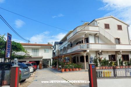 Apartments Ljubica Pakostane Croatia