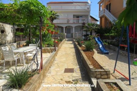 Apartments Čubrić Pirovac Croatia