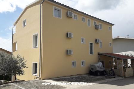 Apartments Erak Pirovac Croatia
