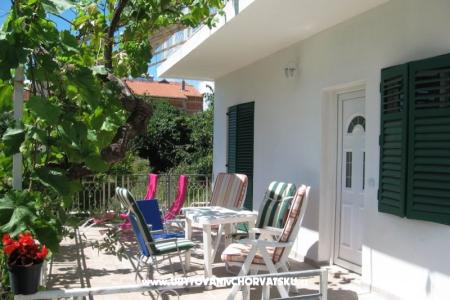 Apartments Zora Pirovac Croatia