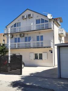Apartnani Lana Pirovac Pirovac Croatia