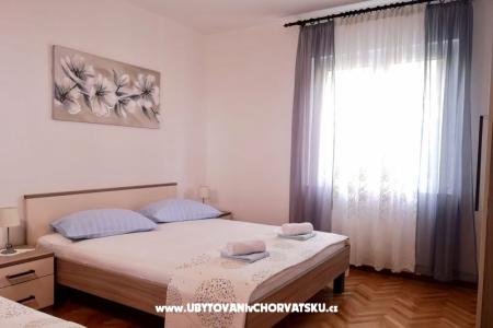 Apartments Mrsic Podgora  photo 2