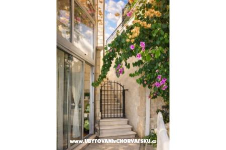 Pomalo Apartments By the Sea photo 2