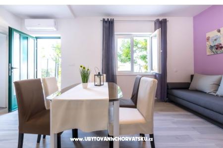 Apartments s bazenom Cvita/Podstrana photo 4
