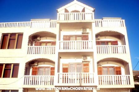 Apartments Baki Podstrana Croatia